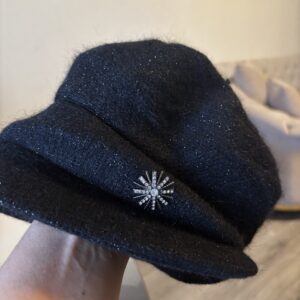 Casquette noir pailletée avec motif
